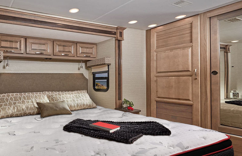 RV Short Queen Royal Suite - 16